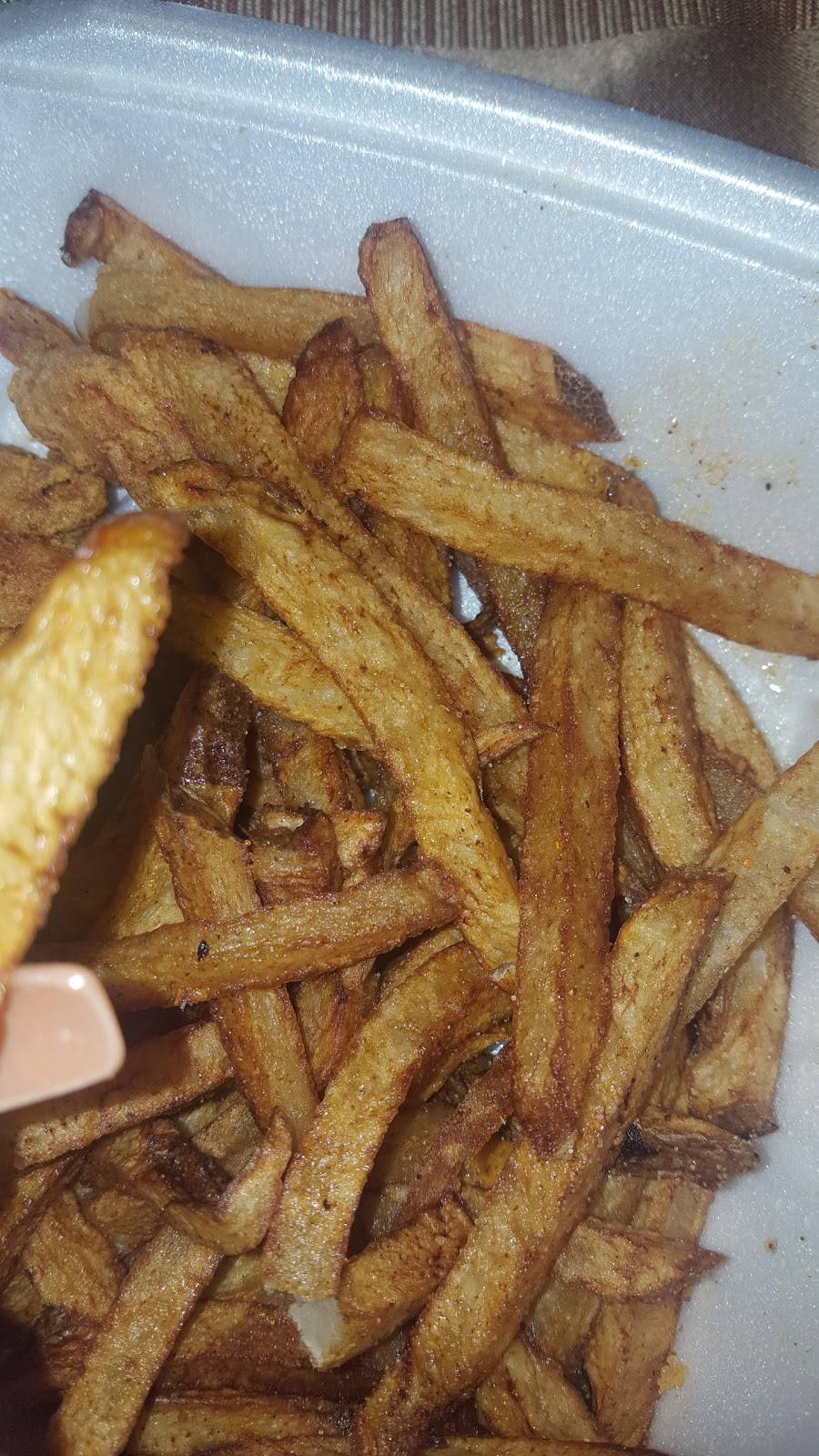 Big Burgzs | restaurant | 17627 E Warren Ave, Detroit, MI 48224, USA | 3136403956 OR +1 313-640-3956