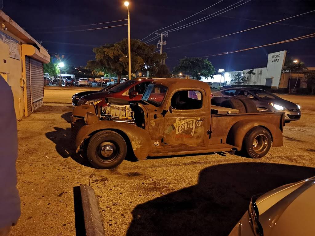 Bimini Bay Bar | restaurant | 412 SE 32nd St, Fort Lauderdale, FL 33316, USA | 9547680960 OR +1 954-768-0960