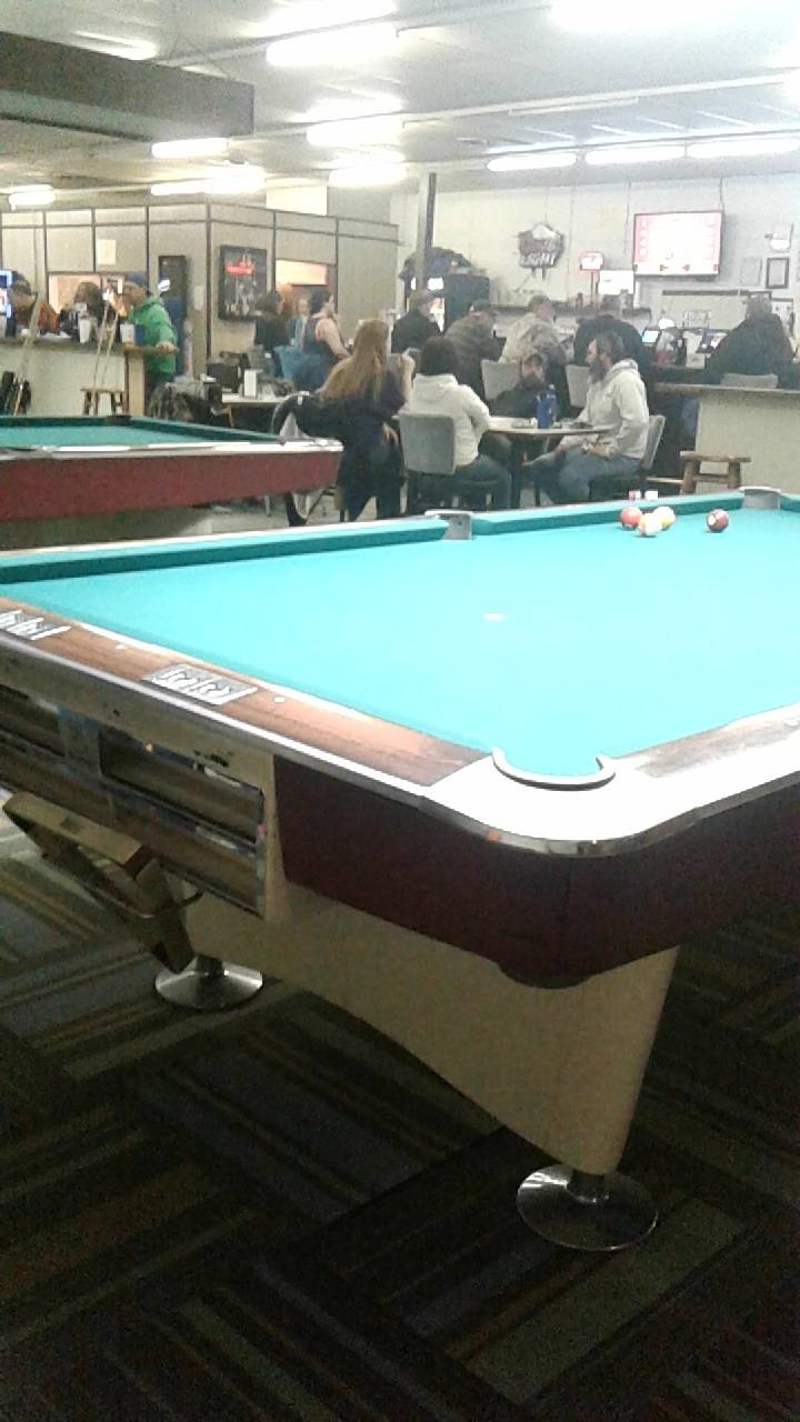 Padgetts Place Bar and Grill | restaurant | 215 S Alvarado Ave, Belle, MO 65013, USA | 5738593377 OR +1 573-859-3377