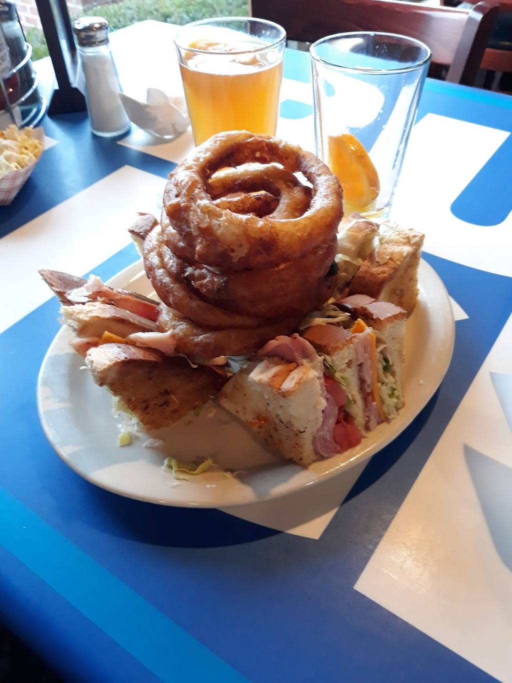 Carbones Pizza and Sports Bar | restaurant | 825 1st St SE, New Prague, MN 56071, USA | 9527585522 OR +1 952-758-5522