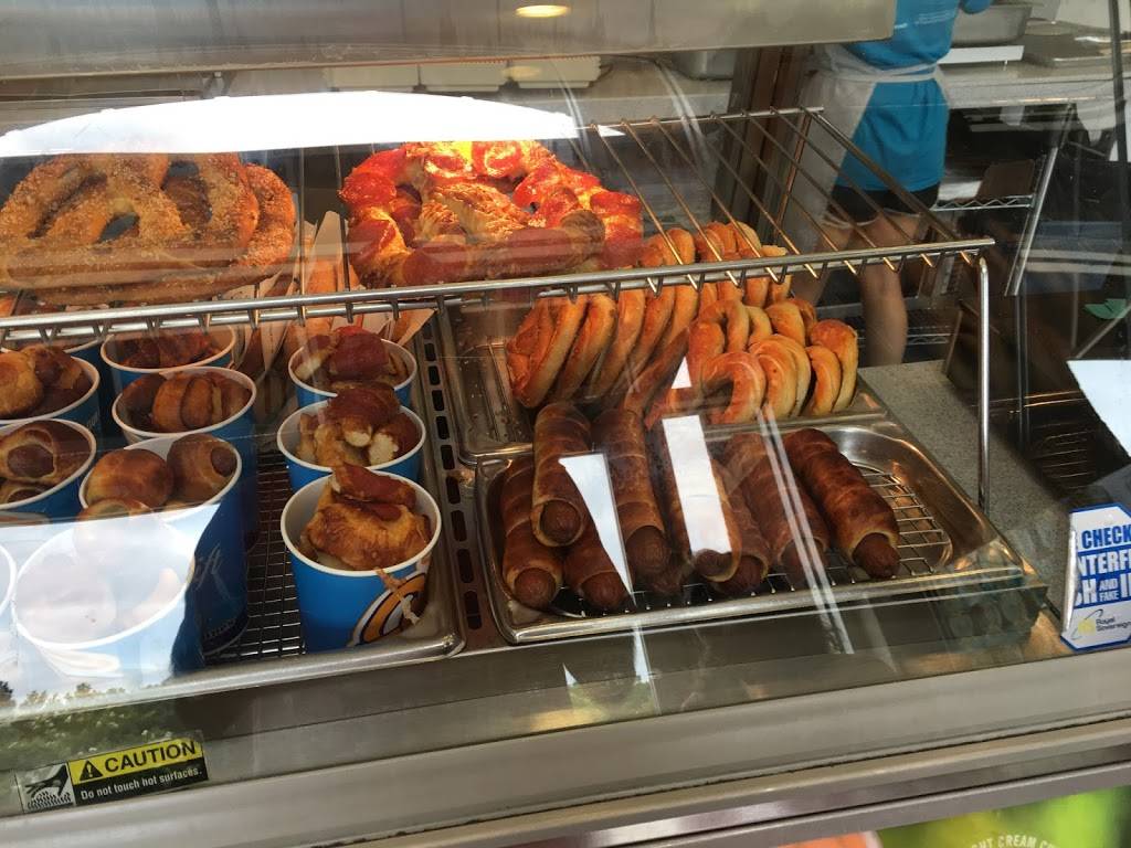 Auntie Annes | bakery | 100 Outlet Center Dr, Queenstown, MD 21658, USA | 4108277717 OR +1 410-827-7717