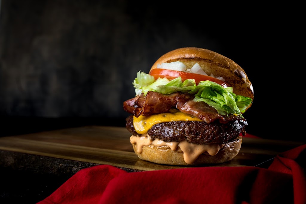 Bobby Yanks Burgers | restaurant | 11121 Health Park Blvd Suite 300, Naples, FL 34110, USA | 2393258654 OR +1 239-325-8654