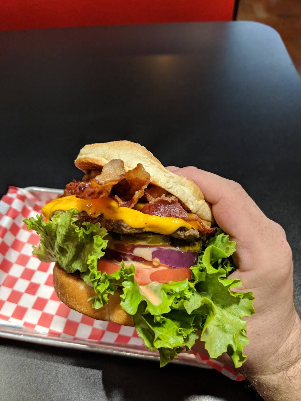 Knox Burgers and Seafood LLC | restaurant | 4877 N Broadway, Knoxville, TN 37918, USA | 8652815767 OR +1 865-281-5767