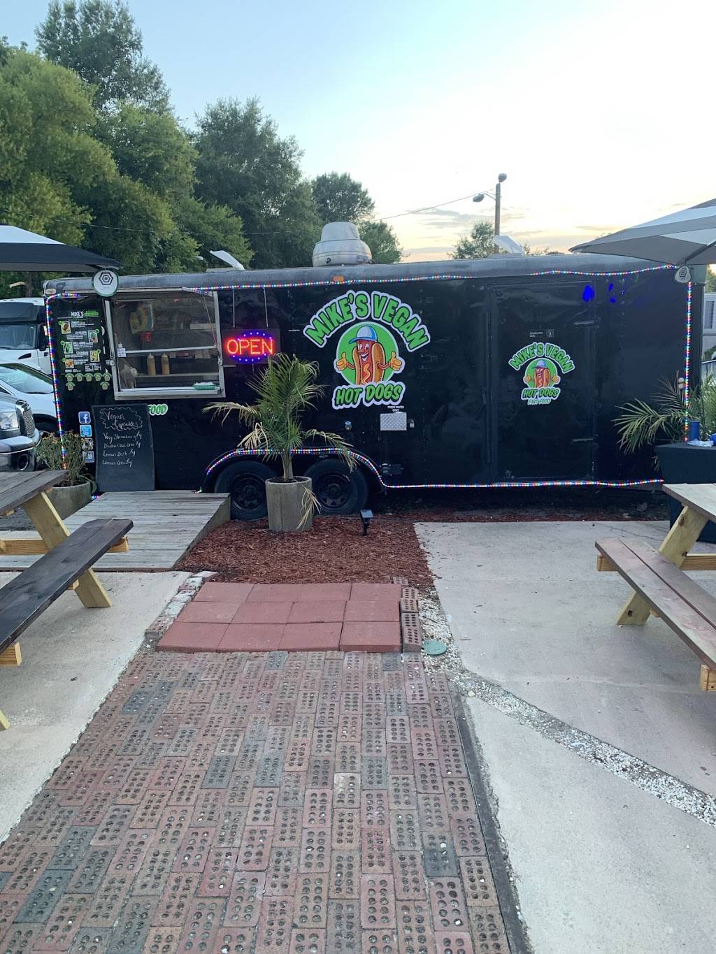 Mike’s Vegan Hot Dogs | restaurant | 102 S Merritt Mill Rd, Chapel Hill, NC 27516, USA | 9802871356 OR +1 980-287-1356