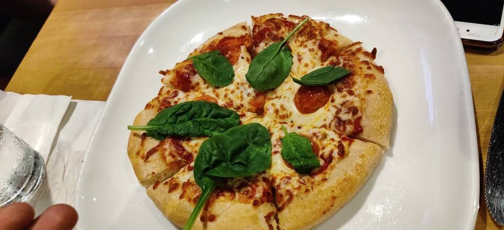 Boston Pizza | restaurant | 100 McQueen Blvd, Fergus, ON N1M 3T8, Canada | 5197876963 OR +1 519-787-6963