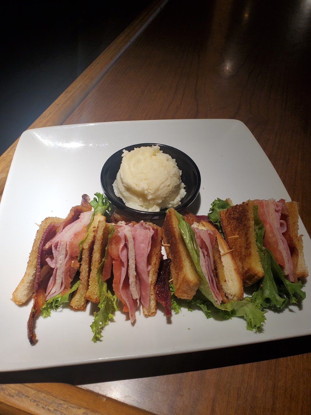 G-10’s Bar & Grill | restaurant | 1400 Ave F NW, Childress, TX 79201, USA | 9409387030 OR +1 940-938-7030