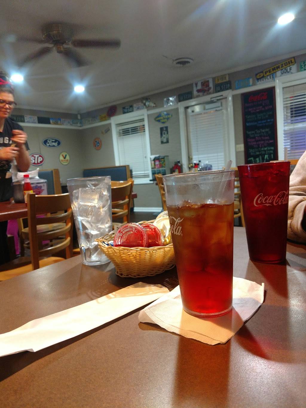 521 Filling Station | restaurant | 512 Hampton St, Kershaw, SC 29067, USA | 8034755211 OR +1 803-475-5211