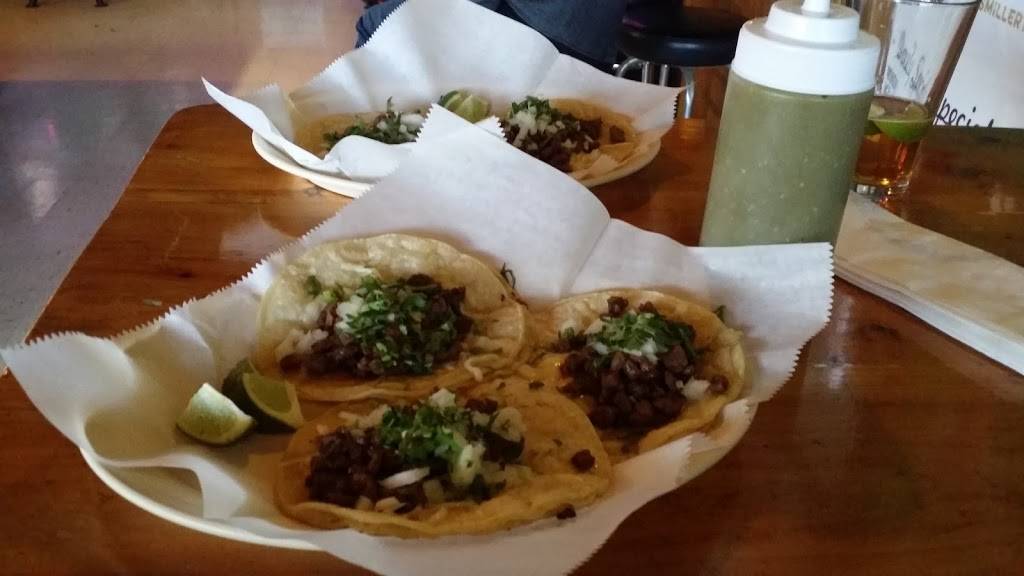 Phils Sports Bar & Grill | restaurant | 8901 Burlington Ave, Brookfield, IL 60513, USA | 7084859528 OR +1 708-485-9528