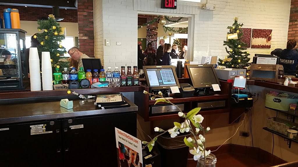 Tuckers | restaurant | 238 Indian Brook Rd, Dover, NH 03820, USA | 6034135470 OR +1 603-413-5470