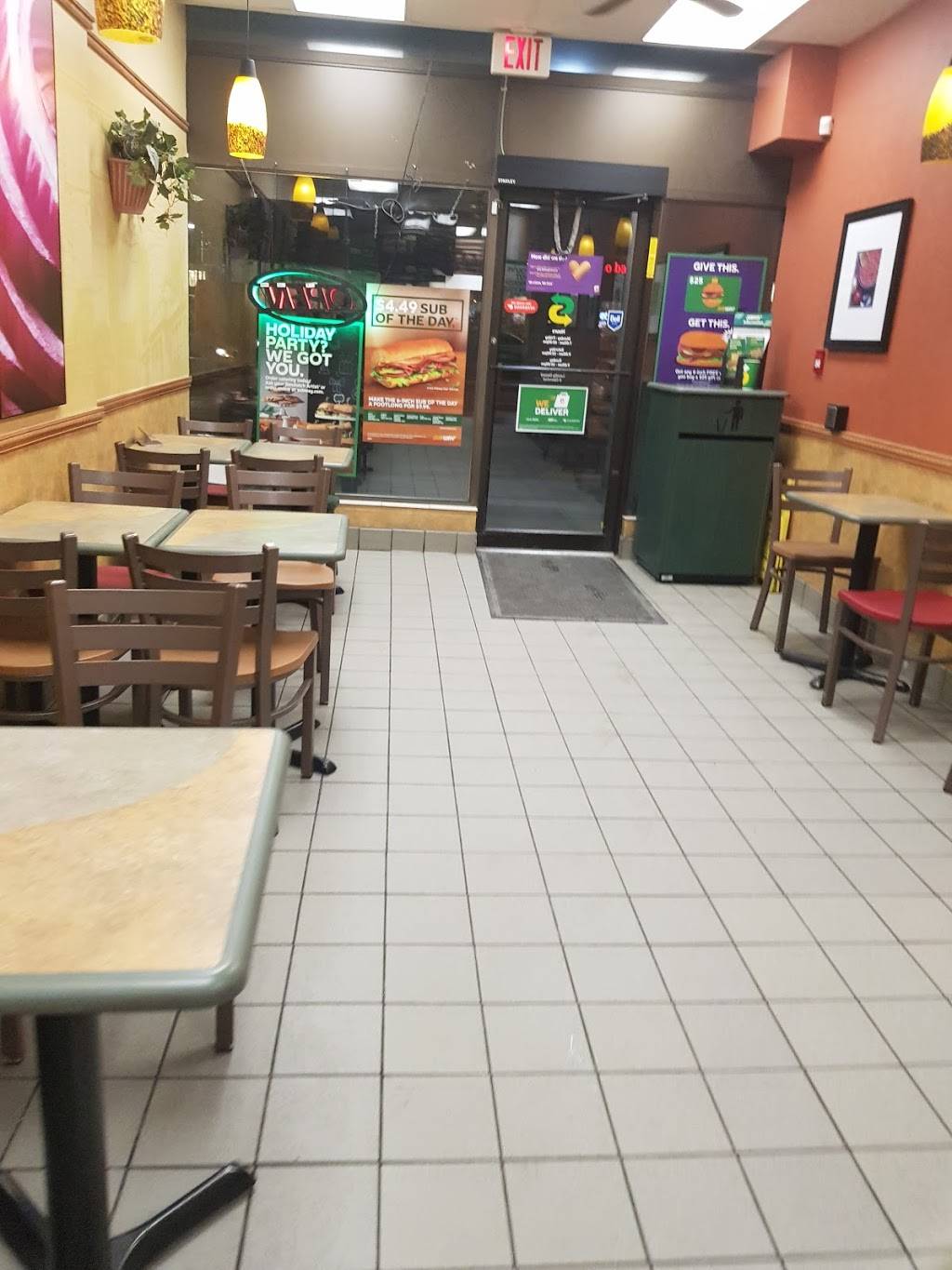 Subway | restaurant | 366 Bloor St E #4, Toronto, ON M4W 1H4, Canada | 4169442220 OR +1 416-944-2220