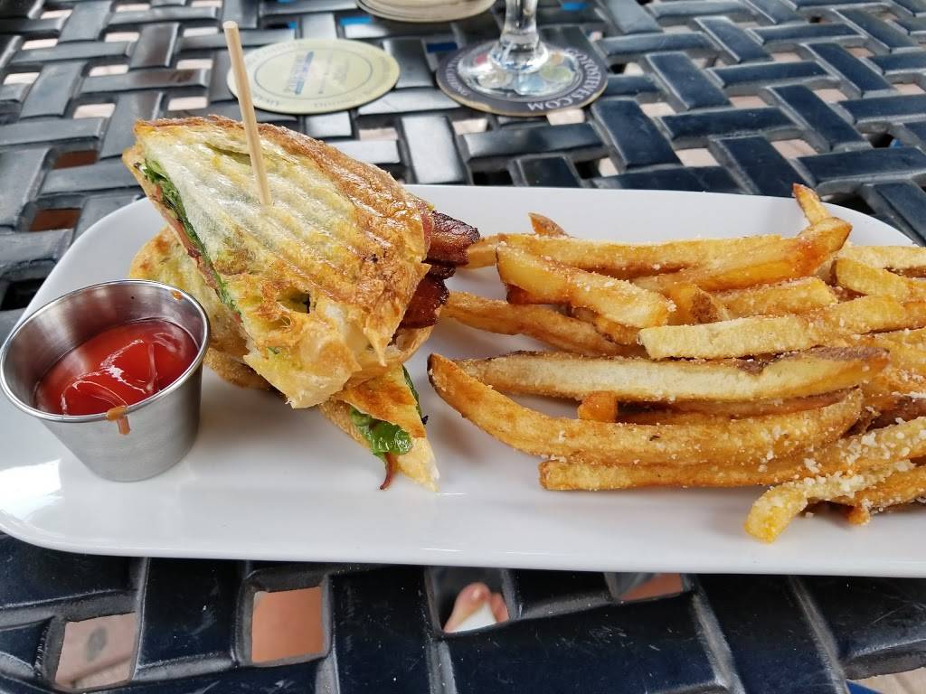 Parkshore Grill | restaurant | 300 Beach Dr NE #104, St. Petersburg, FL 33701, USA | 7278969463 OR +1 727-896-9463