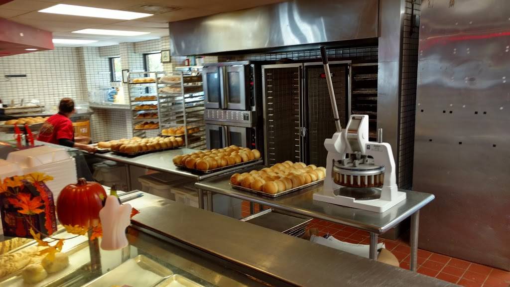 Fuddruckers | restaurant | 130 Charlotte St, Asheville, NC 28801, USA | 8282542161 OR +1 828-254-2161