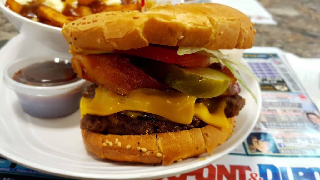 Patio Vidal | restaurant | 470 Boulevard Gréber, Gatineau, QC J8T 6C7, Canada | 8192432003 OR +1 819-243-2003