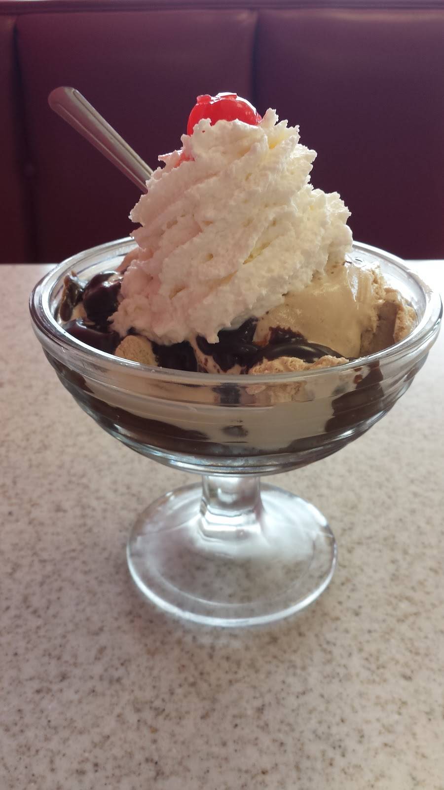 Oberweis Ice Cream and Dairy Store | restaurant | 1018-20 York St, Elmhurst, IL 60126, USA | 6307820141 OR +1 630-782-0141