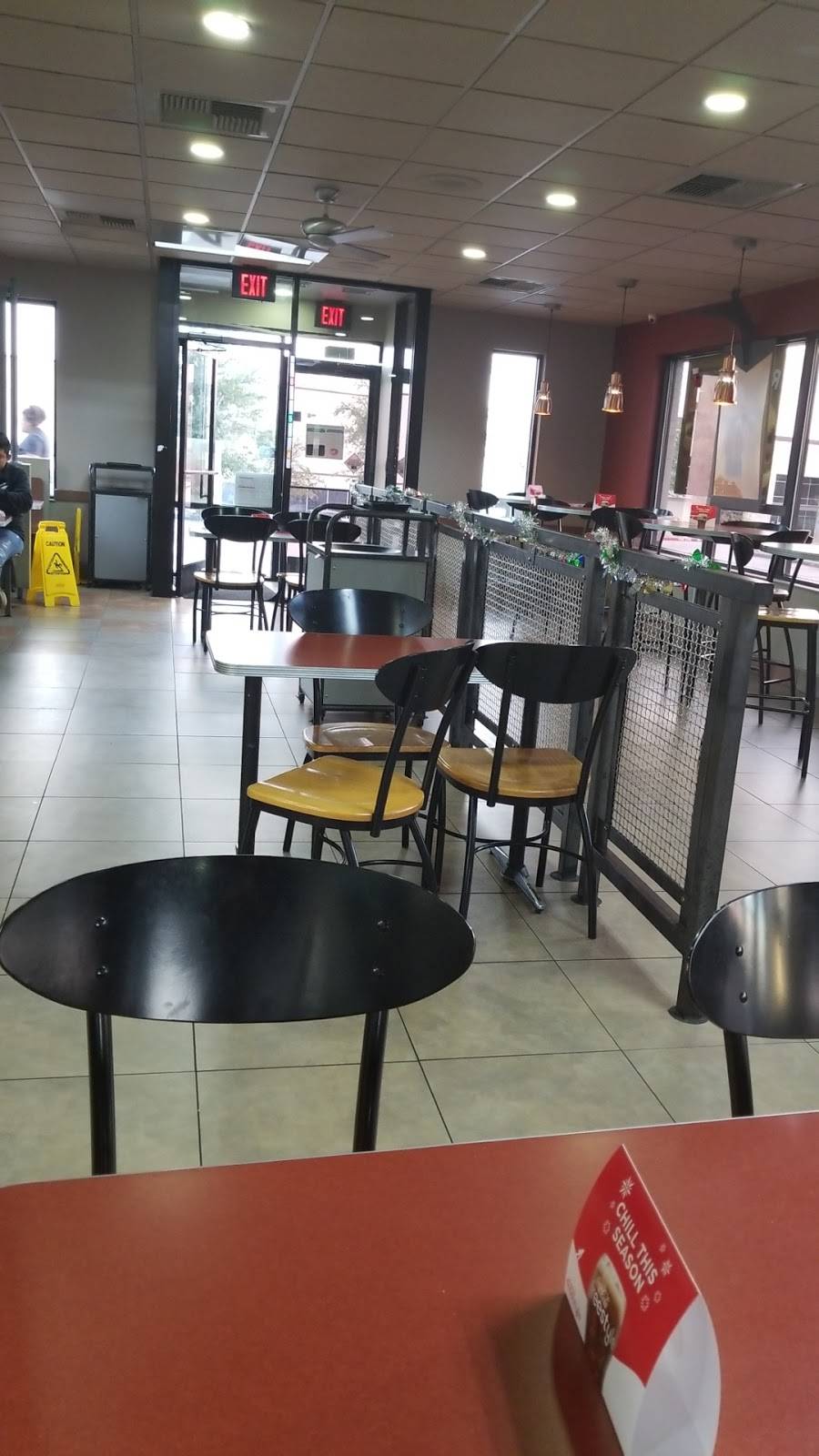 Jack in the Box | restaurant | 2880 E Pioneer Pkwy, Arlington, TX 76010, USA | 8176402145 OR +1 817-640-2145