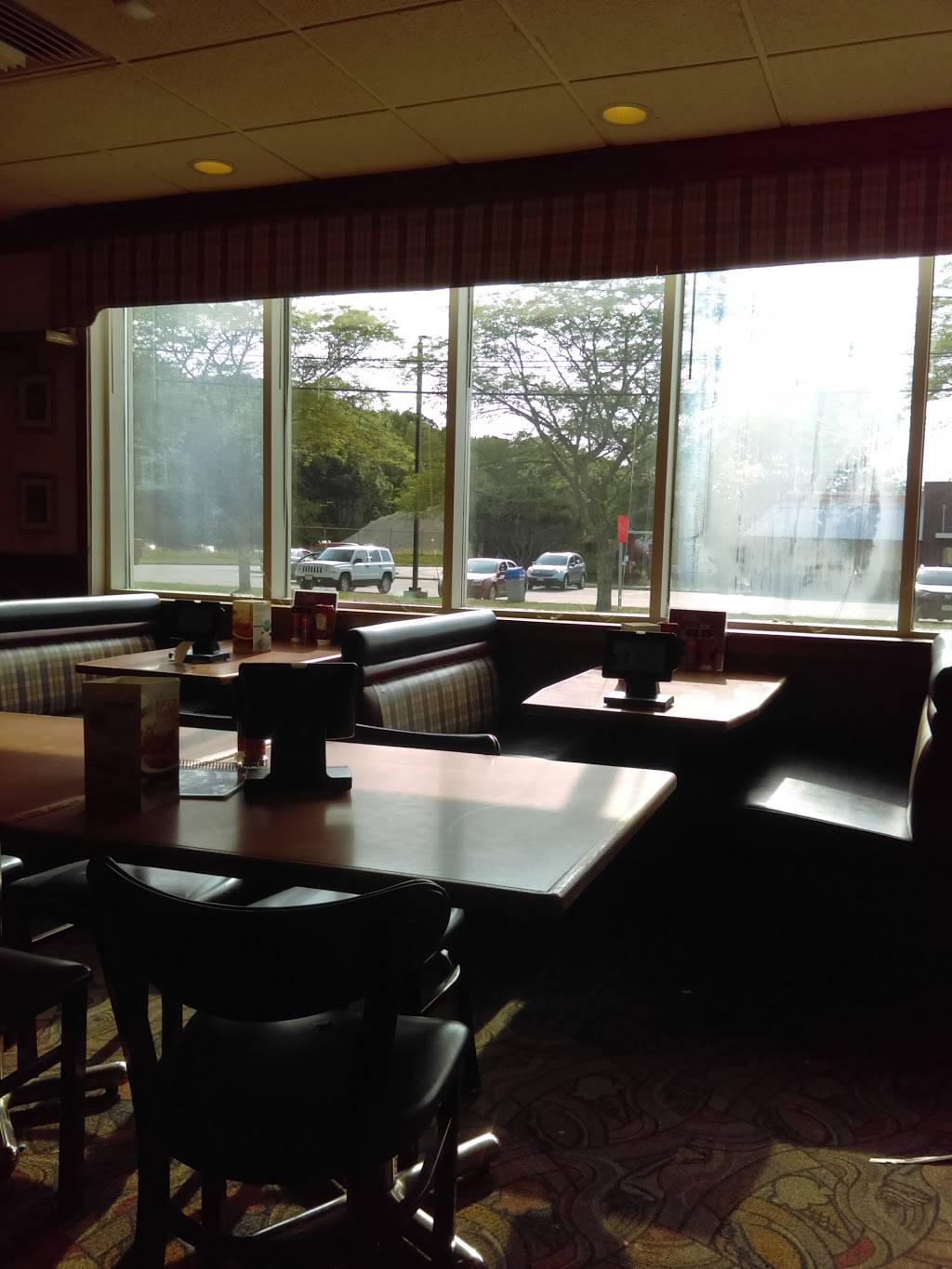 Friendlys | restaurant | 111 Macy St, MA-110, Amesbury, MA 01913, USA | 9783880378 OR +1 978-388-0378
