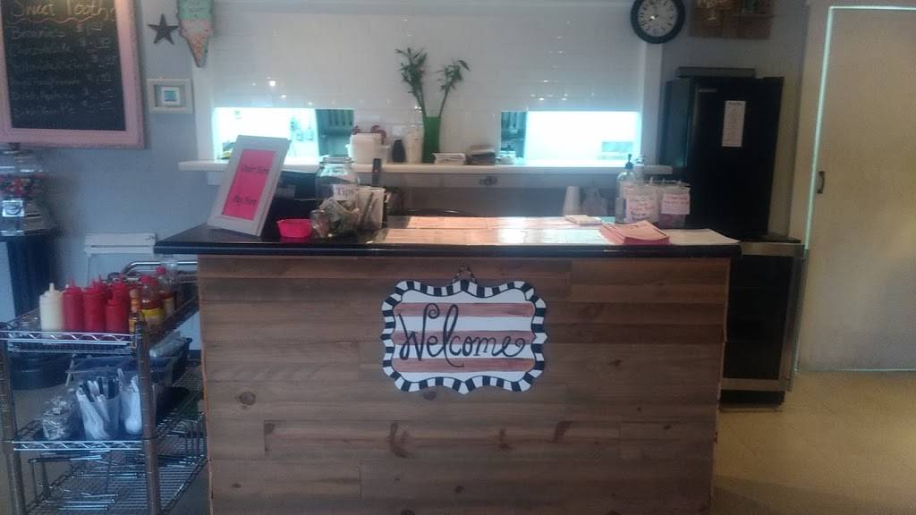 Dabbys Grill | restaurant | 700 E Church St, Atkinson, NC 28421, USA | 9102837680 OR +1 910-283-7680