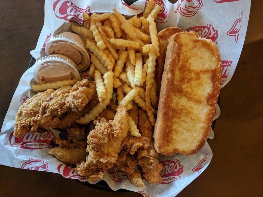 Raising Canes Chicken Fingers | meal takeaway | 960 E University Dr, Tempe, AZ 85281, USA | 4806963497 OR +1 480-696-3497