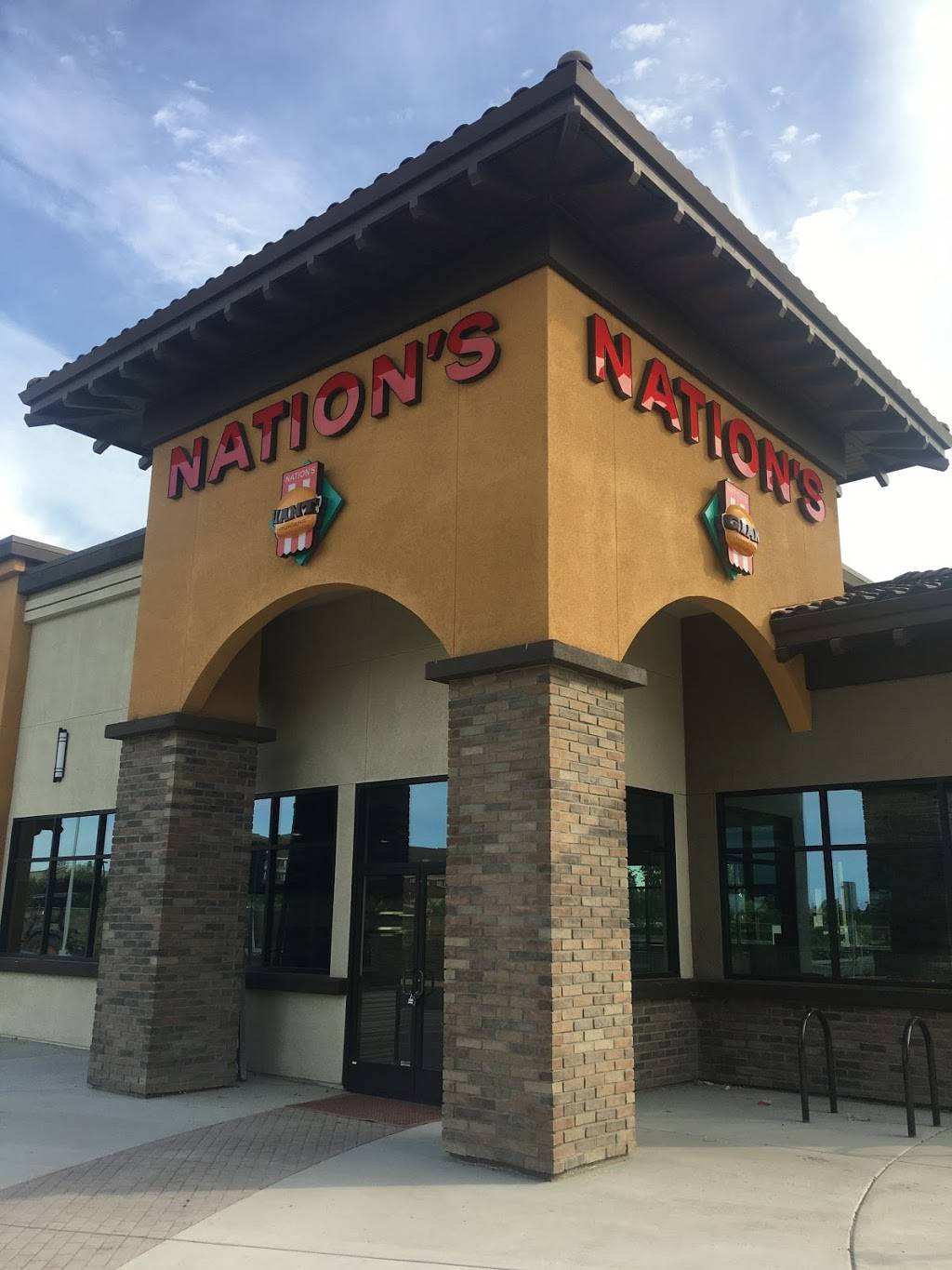 Nations Giant Hamburgers | restaurant | 3530 Truxel Rd, Sacramento, CA 95834, USA | 9165757622 OR +1 916-575-7622