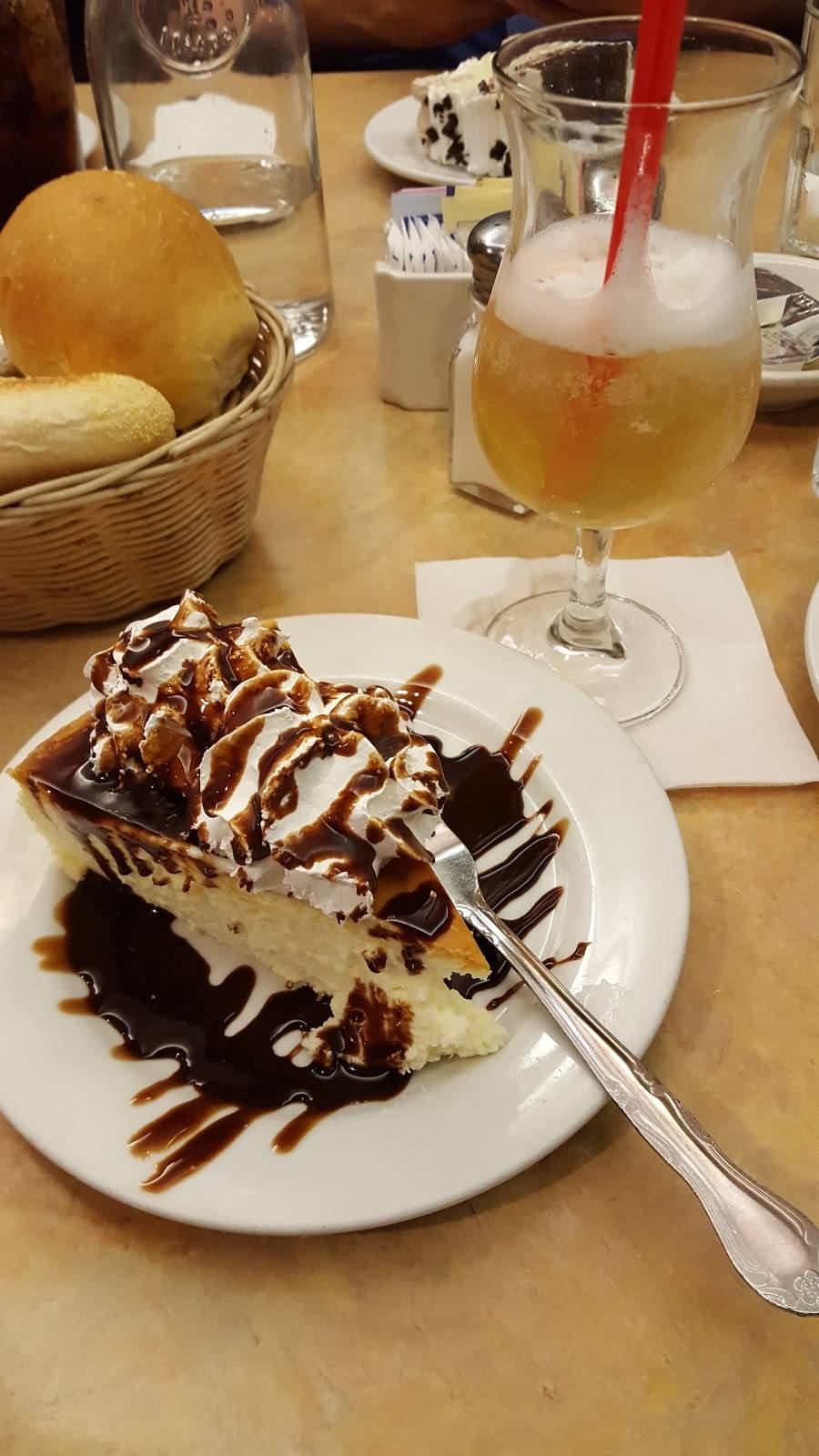 Elmhurst Family Restaurant | restaurant | 441 W Lake St, Elmhurst, IL 60126, USA | 6302790444 OR +1 630-279-0444