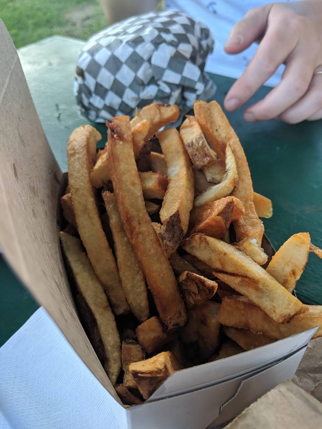 Retro Burger | restaurant | 1684 Danforth Ave, Toronto, ON M4C 1H6, Canada | 6473467771 OR +1 647-346-7771