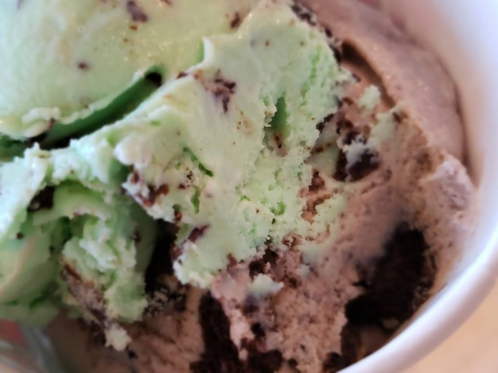 G D Ritzys | restaurant | 4320 N First Ave, Evansville, IN 47710, USA | 8124211300 OR +1 812-421-1300