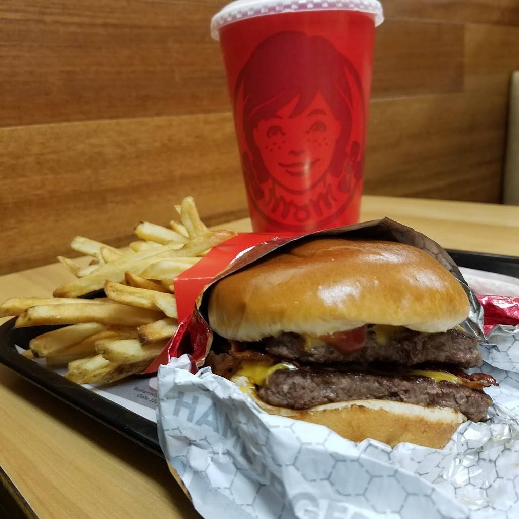 Wendys | restaurant | 533 First St, Collingwood, ON L9Y 4M3, Canada | 7054459745 OR +1 705-445-9745