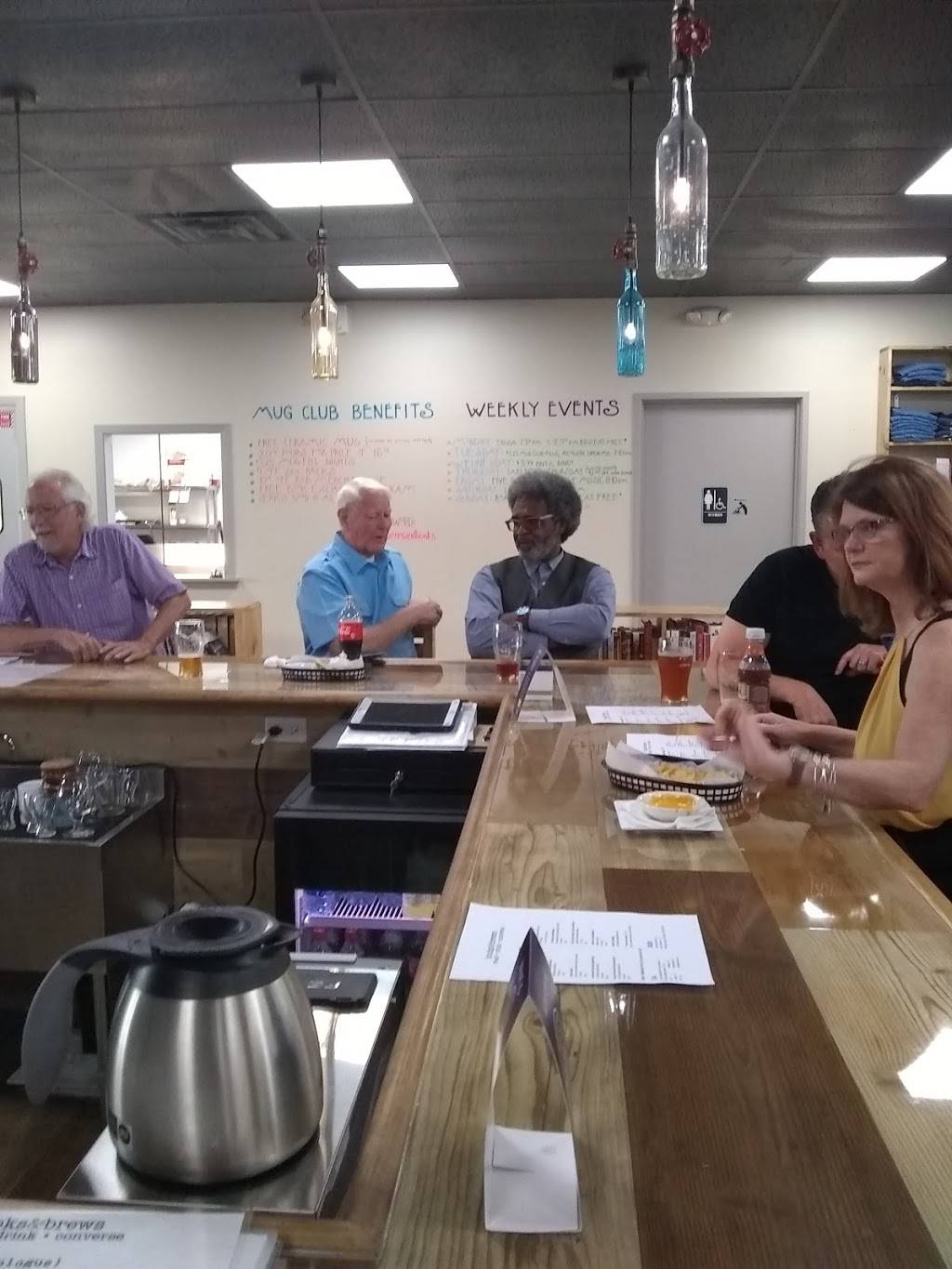 Books & Brews | restaurant | 5836 Crawfordsville Rd, Indianapolis, IN 46224, USA | 3179915844 OR +1 317-991-5844