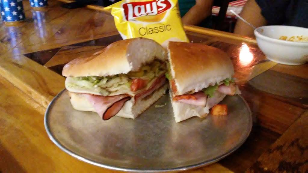 Ferraros Pizzeria & Pub | restaurant | 111 Jackson Ave, Memphis, TN 38103, USA | 9015222033 OR +1 901-522-2033