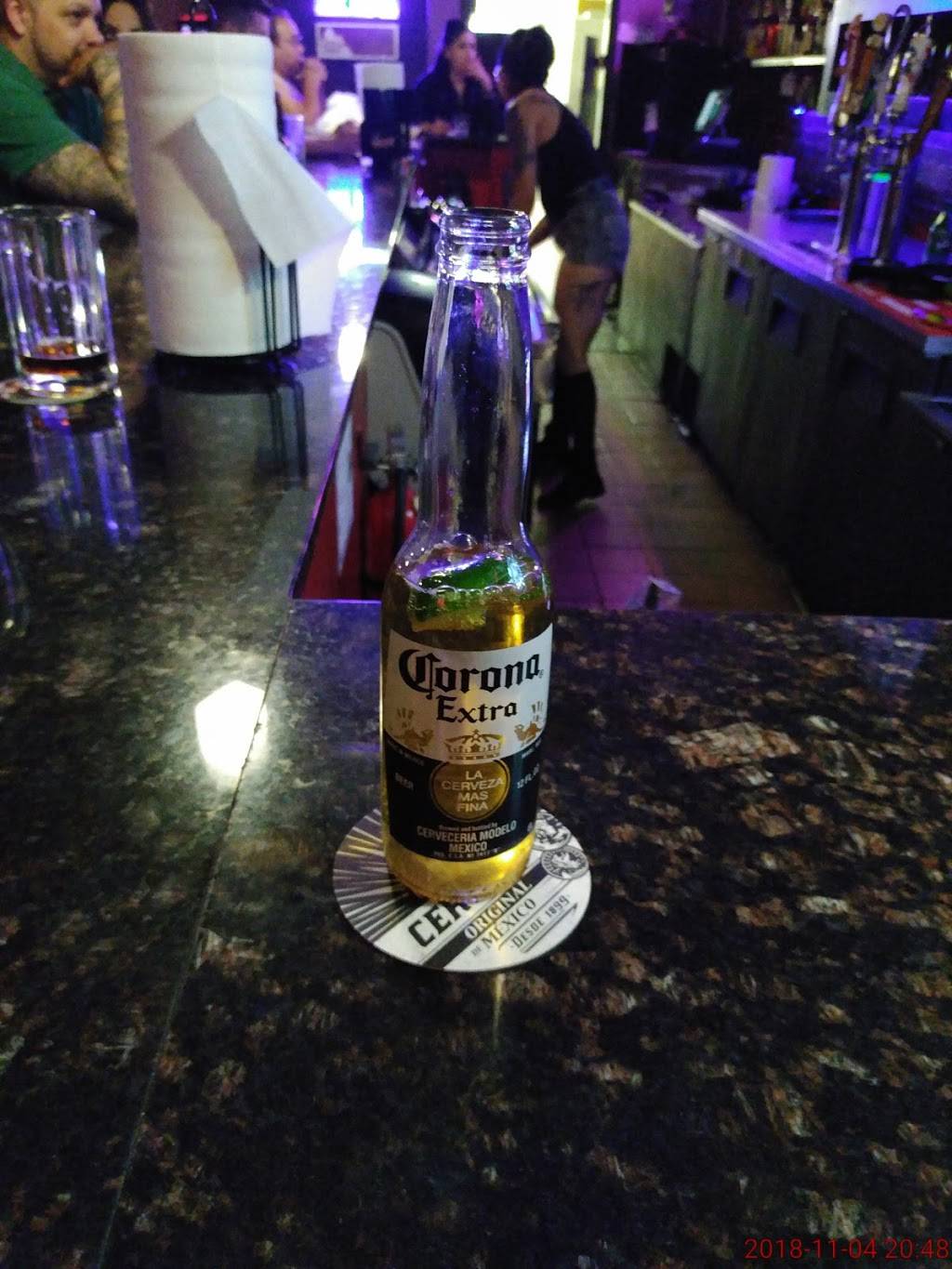 Royal Wings Sports Bar And Grill | restaurant | 6513 N Mesa St b, El Paso, TX 79912, USA | 9155902200 OR +1 915-590-2200