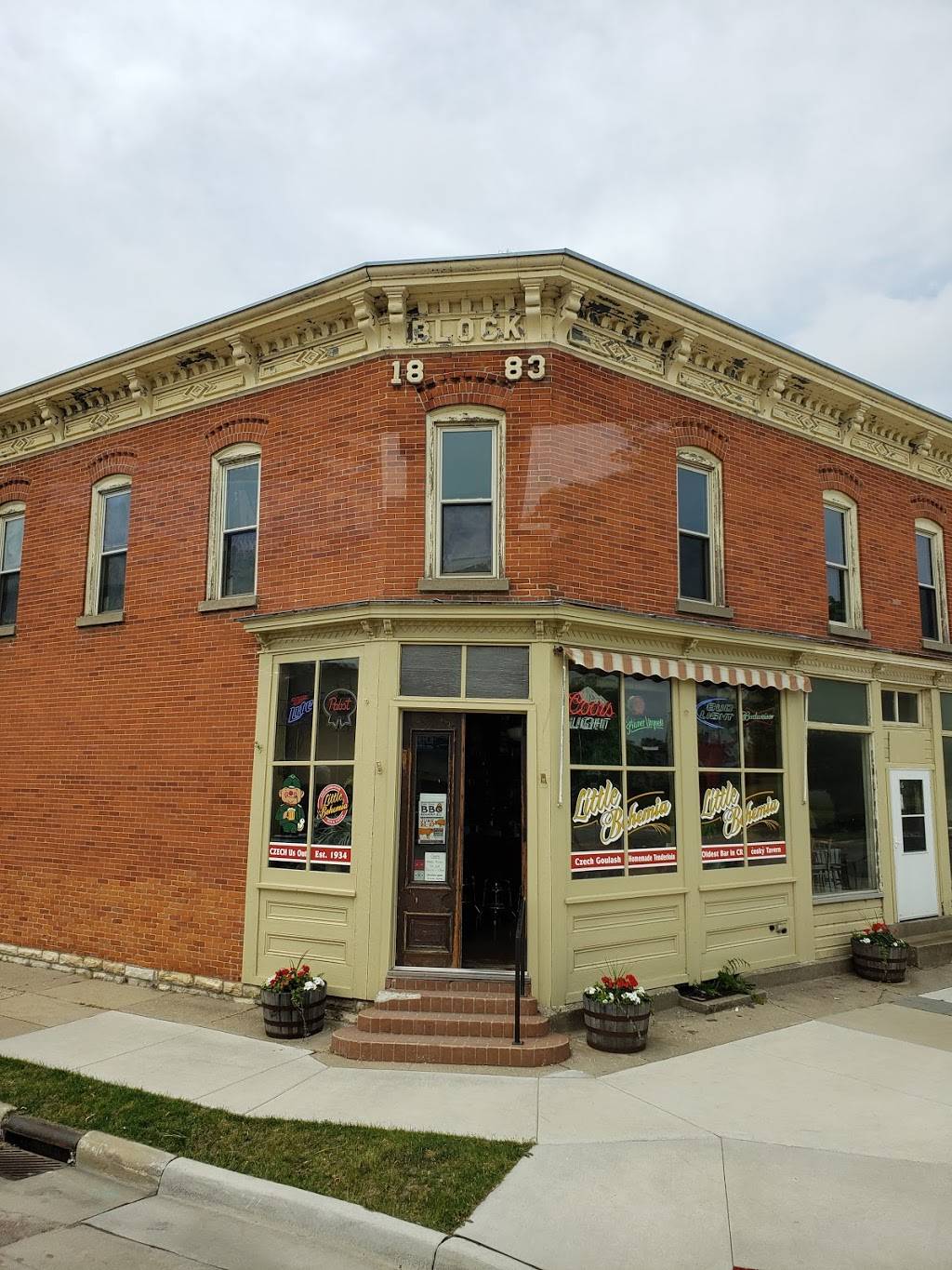 Little Bohemia | restaurant | 1317 3rd St SE, Cedar Rapids, IA 52401, USA | 3193666262 OR +1 319-366-6262