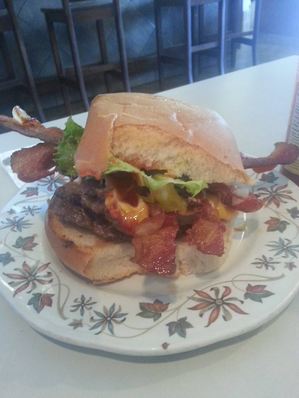 Jumbo Burgers Restaurant | restaurant | 512 Kingston Rd, Pickering, ON L1V 3N7, Canada | 9058393277 OR +1 905-839-3277