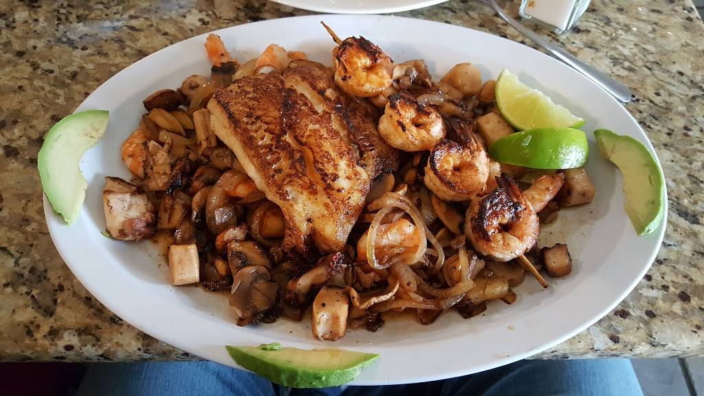 Mariscos Los Arcos | restaurant | 6846 De Soto Ave, Canoga Park, CA 91303, USA | 8187037171 OR +1 818-703-7171