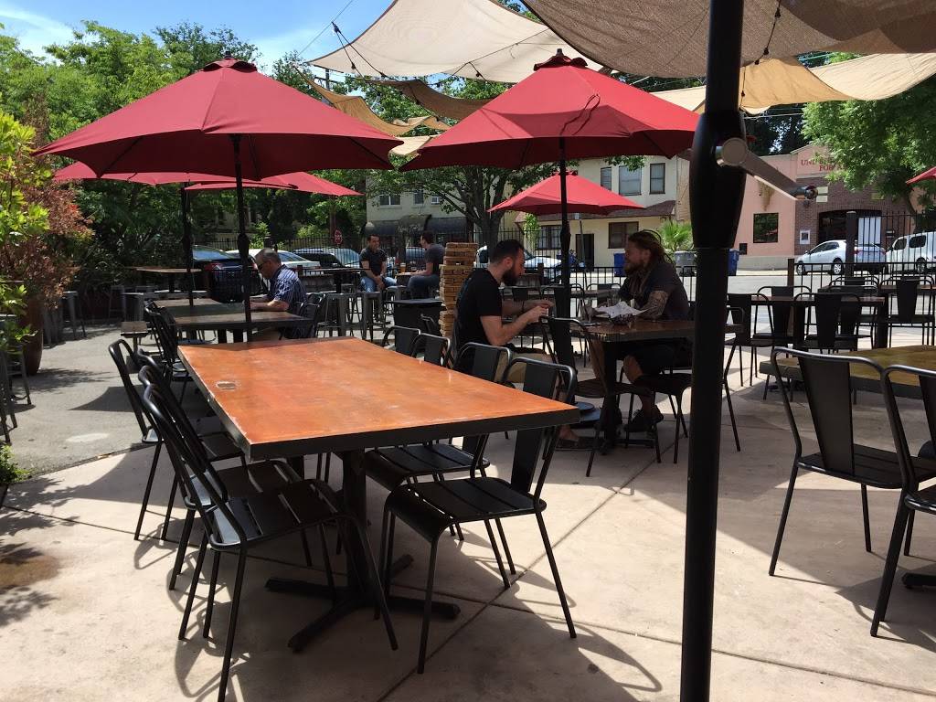 Oak Park Brewing Co. | restaurant | 3514 Broadway, Sacramento, CA 95817, USA | 9163890726 OR +1 916-389-0726