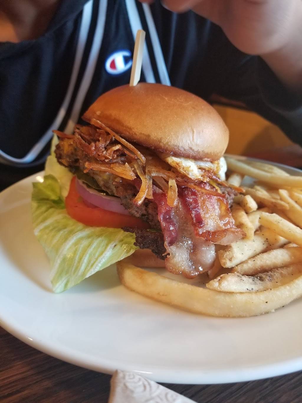 Applebees Grill + Bar | restaurant | 19201 Bear Valley Rd, Apple Valley, CA 92308, USA | 7602409195 OR +1 760-240-9195