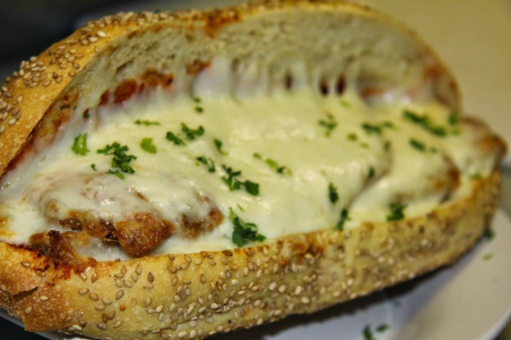 Atlantic Pizzeria & Restaurant | restaurant | 171 Atlantic Ave, Freeport, NY 11520, USA | 5166235645 OR +1 516-623-5645