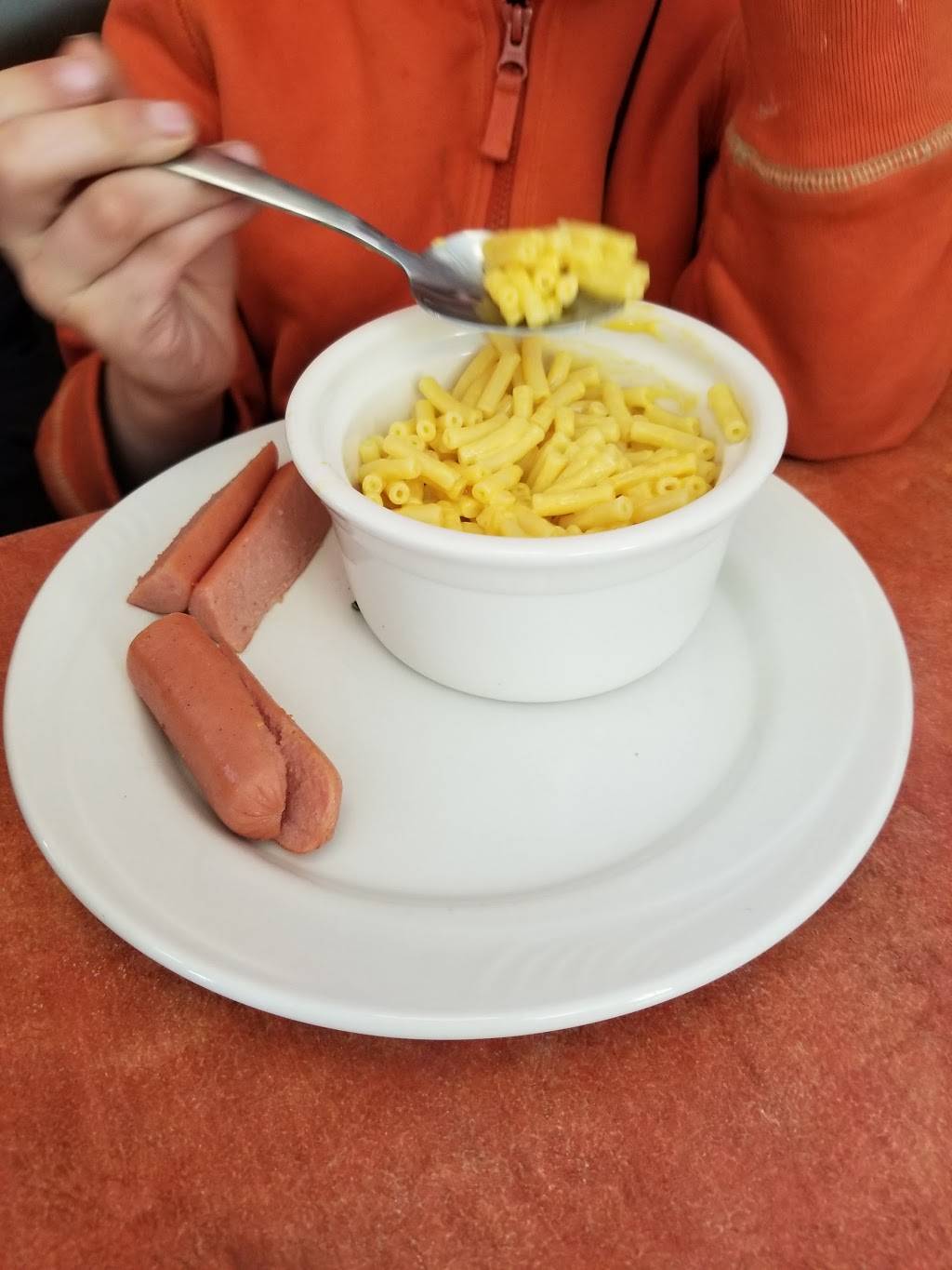 Friendlys | restaurant | 1229 S Willow St, Manchester, NH 03103, USA | 6036680542 OR +1 603-668-0542