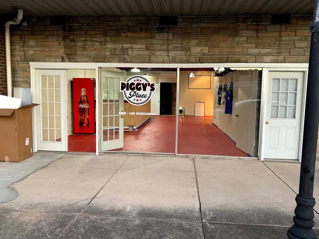 Piggys Place | restaurant | 2028 Magnolia Ave, Buena Vista, VA 24416, USA | 5407848015 OR +1 540-784-8015