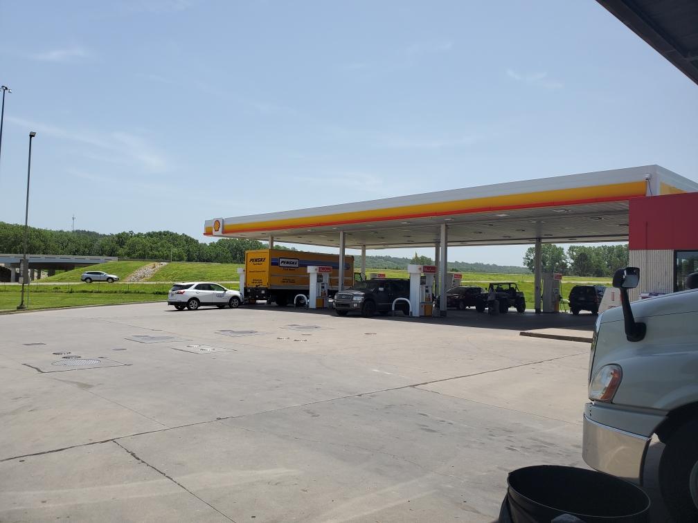 Shell | restaurant | 821 E Chestnut St, Junction City, KS 66441, USA | 7857627772 OR +1 785-762-7772