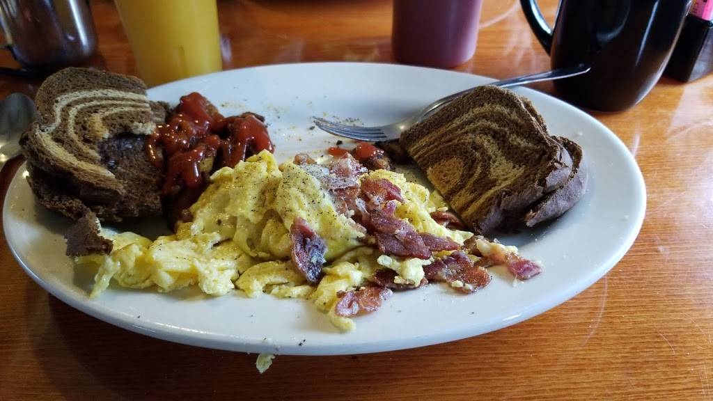 Railway Cafe | restaurant | 938 Lees River Ave, Somerset, MA 02726, USA | 5086179403 OR +1 508-617-9403