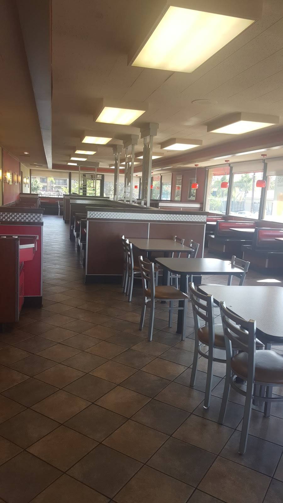 Carls Jr. | restaurant | 23002 Lake Forest Dr, Laguna Hills, CA 92653, USA | 9497688001 OR +1 949-768-8001