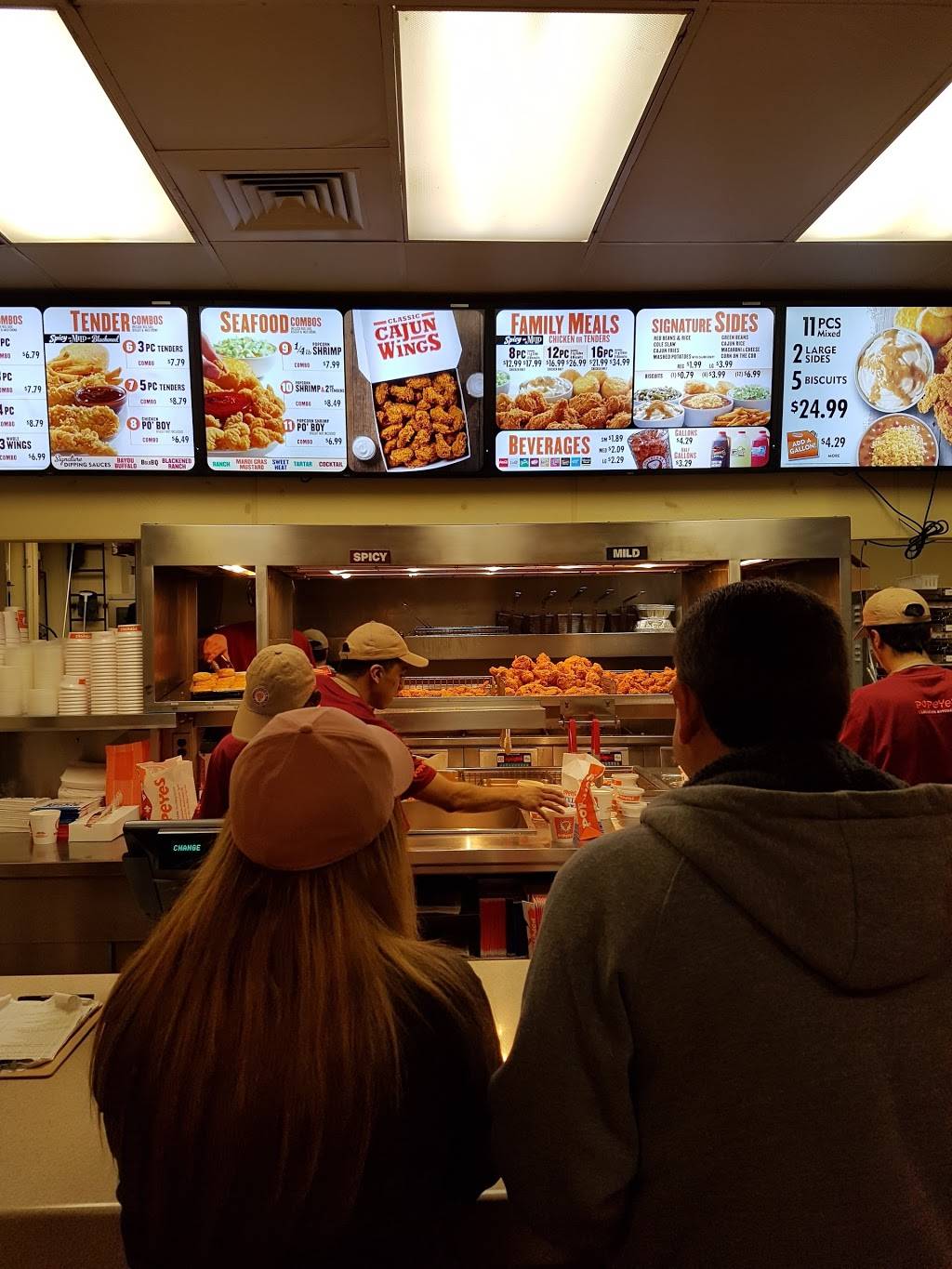 Popeyes Louisiana Kitchen | restaurant | 257 S Bolingbrook Dr, Bolingbrook, IL 60440, USA | 6307590037 OR +1 630-759-0037