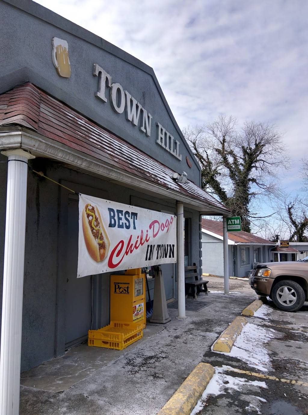 Town Hill Tavern | restaurant | 998 Willey St, Morgantown, WV 26505, USA | 3042848104 OR +1 304-284-8104