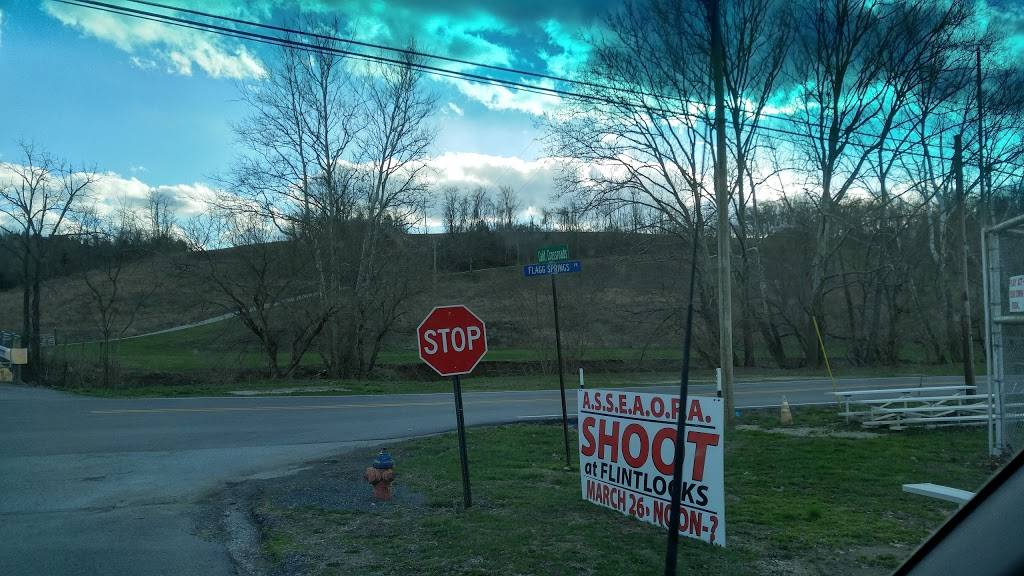 Flintlocks Bar & Grill | restaurant | 3125 California Cross Rd, California, KY 41007, USA | 8596359837 OR +1 859-635-9837