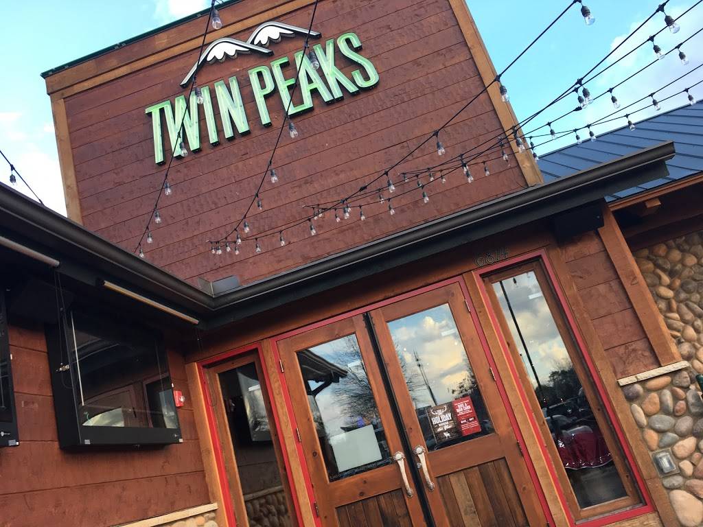 Twin Peaks Montgomery | restaurant | 6814 Eastchase Pkwy, Montgomery, AL 36117, USA | 3345131244 OR +1 334-513-1244