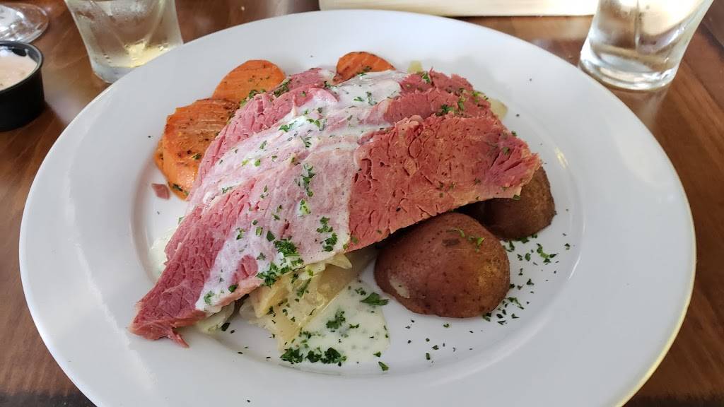 Finn’s Irish Restaurant & Tavern | restaurant | 9000 Kingston Pike, Knoxville, TN 37923, USA | 8653570894 OR +1 865-357-0894