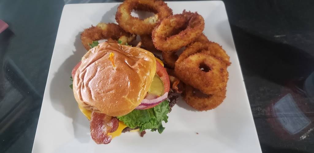 Lolas on the River | restaurant | 1504 Rainbow Dr B, Gadsden, AL 35901, USA | 2564674109 OR +1 256-467-4109