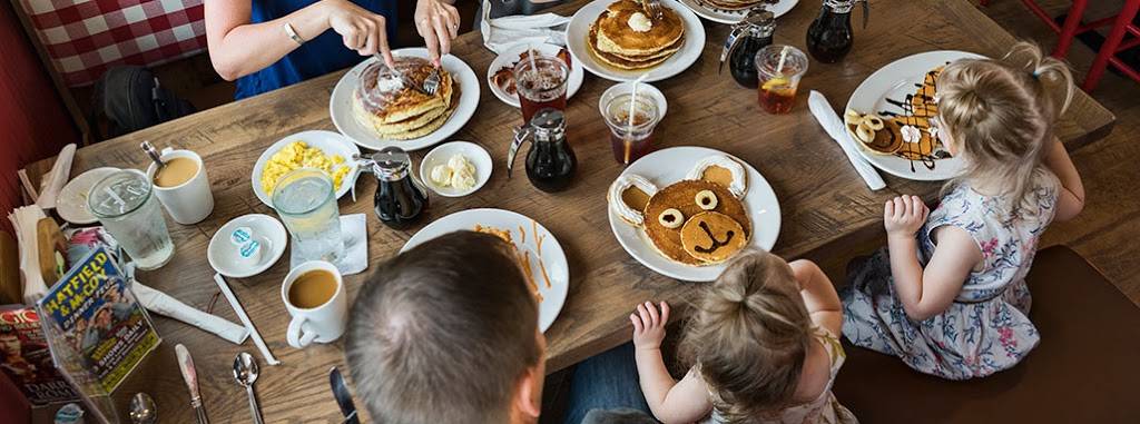 Frizzle Chicken Farmhouse Cafe | restaurant | 2785 Parkway, Pigeon Forge, TN 37863, USA | 8657747707 OR +1 865-774-7707