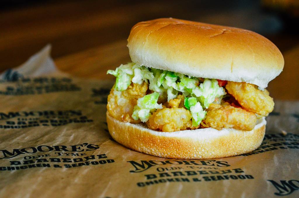 Moores Olde Tyme Barbeque Chicken & Seafood | restaurant | 2043 Central Park Dr, Winterville, NC 28590, USA | 2523534227 OR +1 252-353-4227