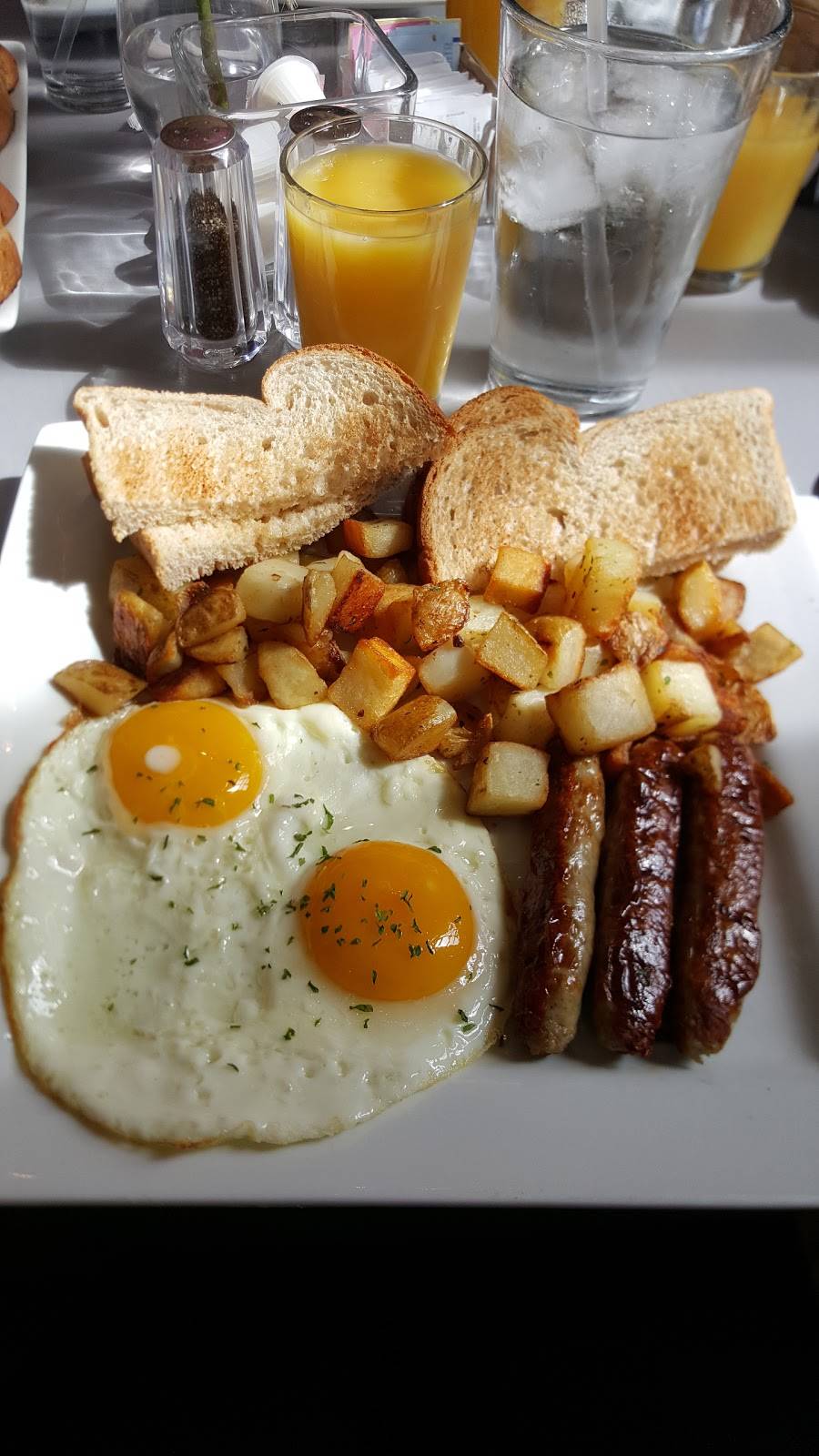 Rochester Brunch House | restaurant | 301 Walnut Blvd, Rochester, MI 48307, USA | 2486561600 OR +1 248-656-1600